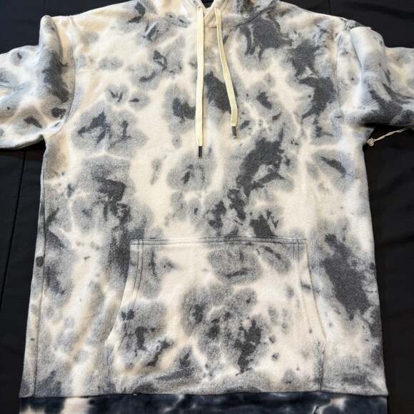 feat - Picture 2 of 9